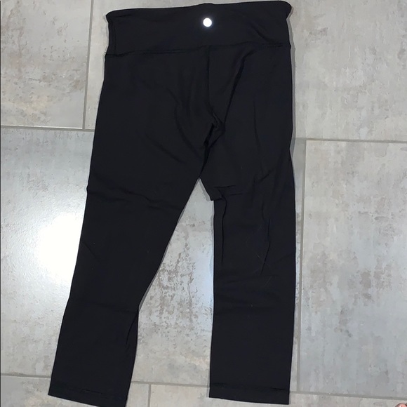 lululemon athletica Other - Lululemon Cropped Wunder Under Leggings